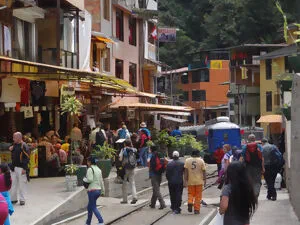 Informações práticas sobre a vila de Águas Calientes.