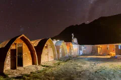 Noite estrelada no acampamento
